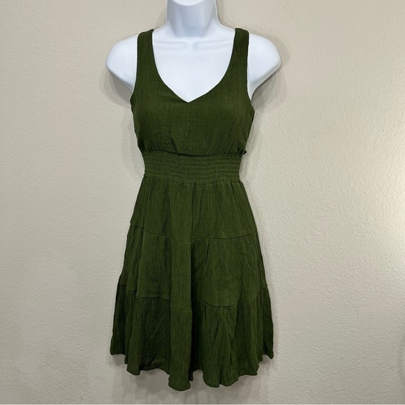 CITY STUDIO Womens Green Stretch Cut Out Smocked Tie-back Tiered Sleeveless - Picture 4 of 11